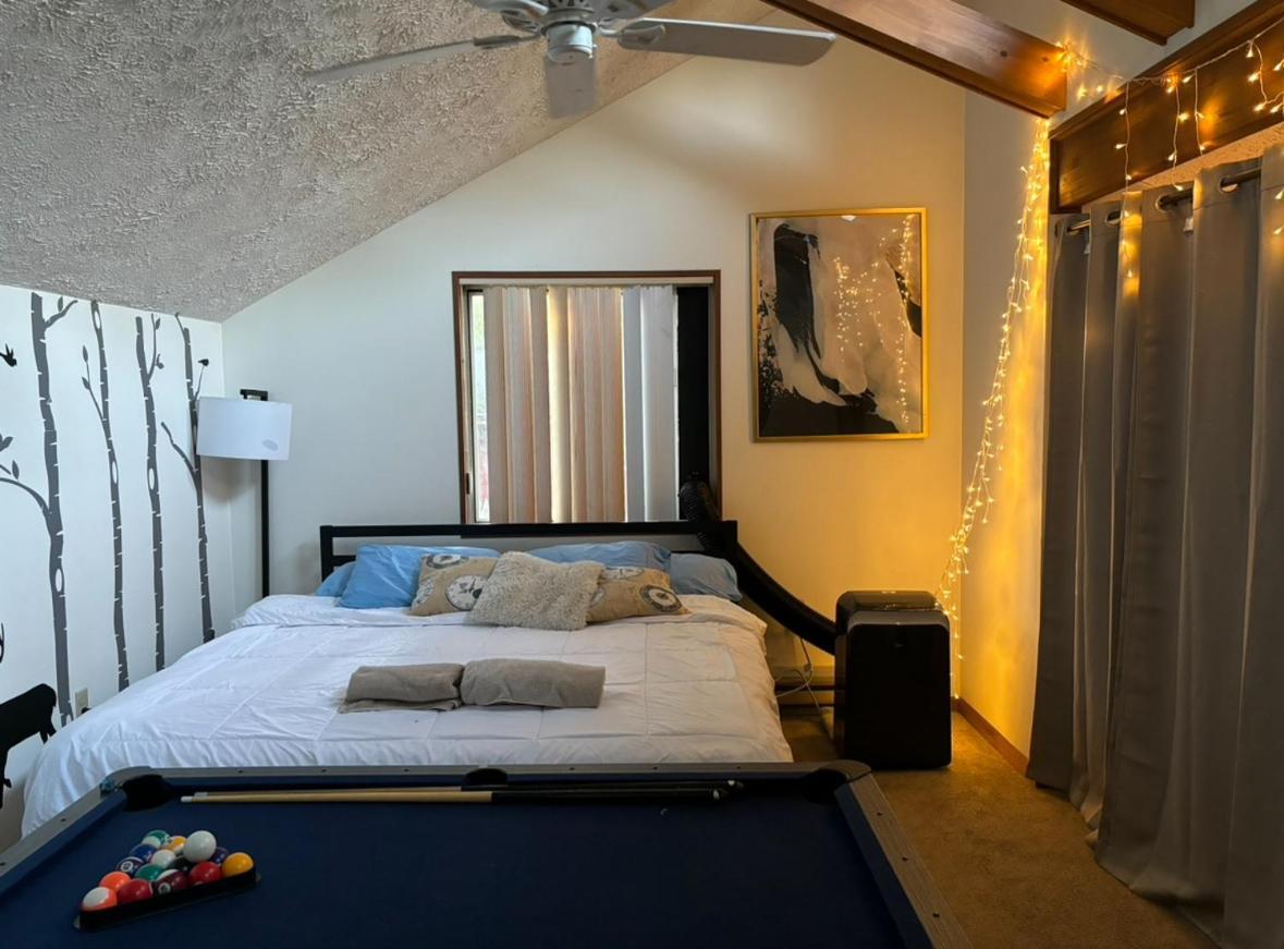 Ambiance - King Bed Cabin, Jetted-Tub & Fireplace Tobyhanna 외부 사진