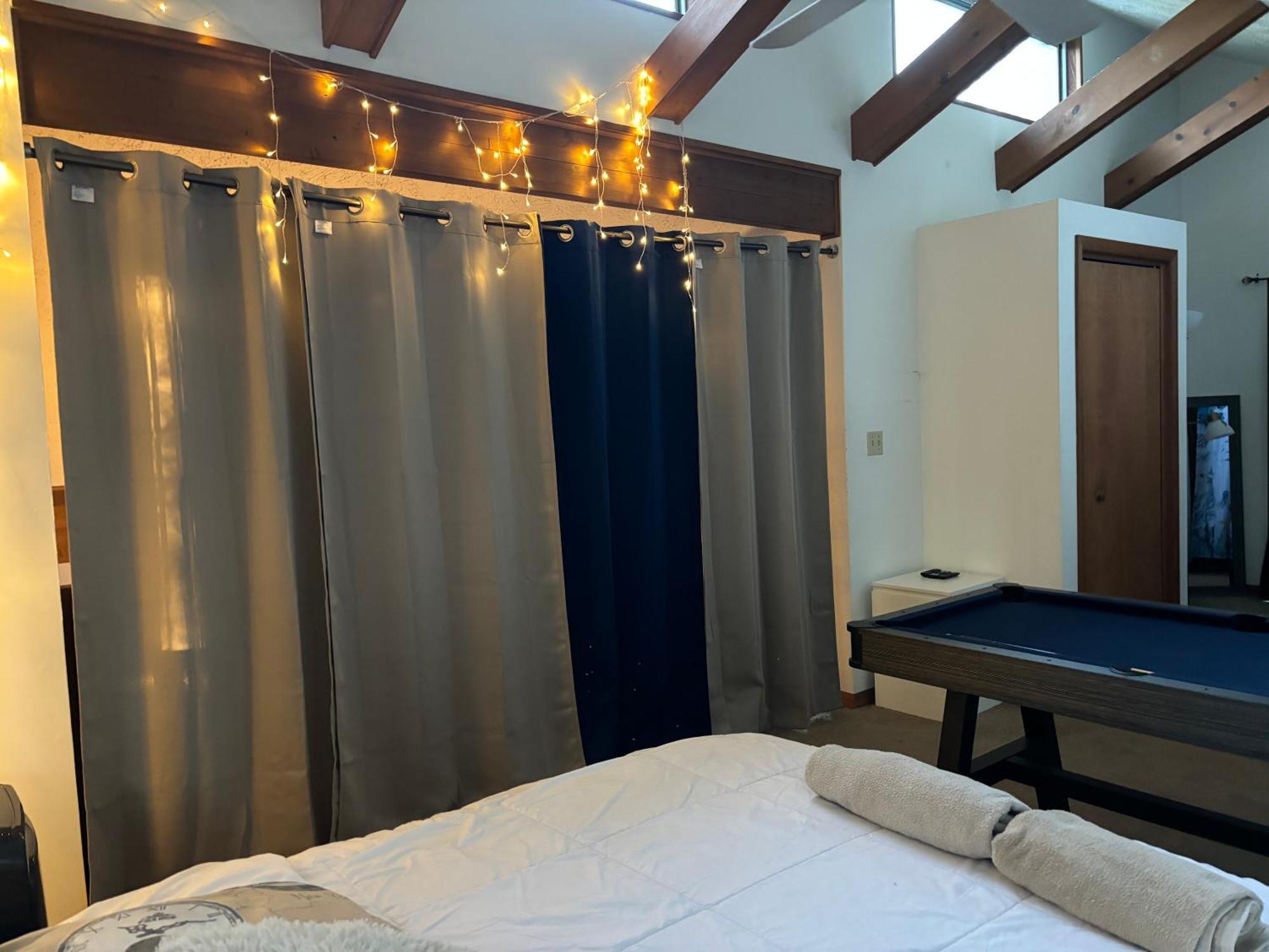 Ambiance - King Bed Cabin, Jetted-Tub & Fireplace Tobyhanna 외부 사진