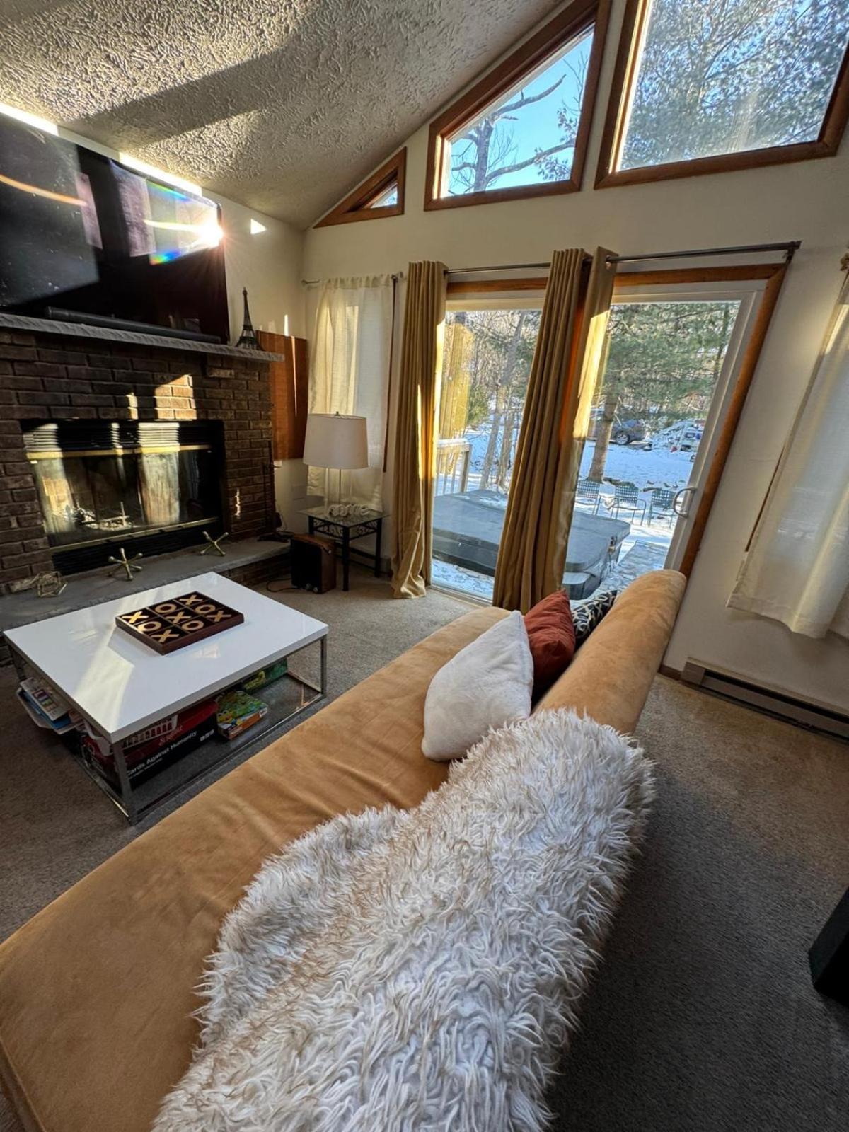 Ambiance - King Bed Cabin, Jetted-Tub & Fireplace Tobyhanna 외부 사진