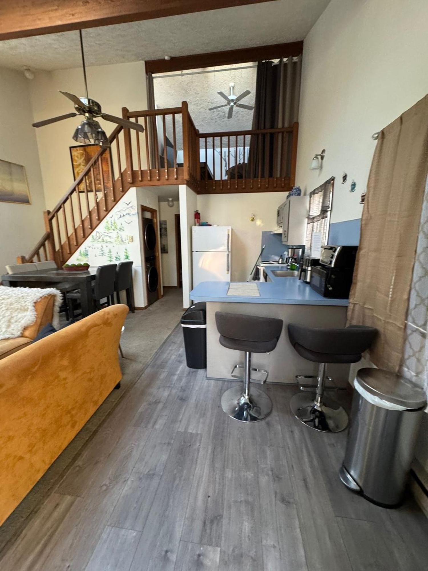 Ambiance - King Bed Cabin, Jetted-Tub & Fireplace Tobyhanna 외부 사진
